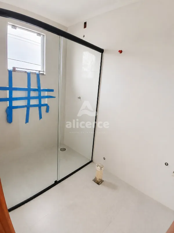 Imagem Sobrado com passagem lateral, 2 Suítes e churrasqueira, à venda no Sertão do Maruim - São José/SC
