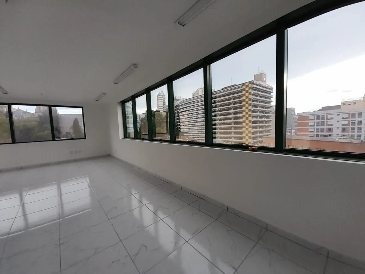 Imagem Sala comercial à venda em Porto Alegre, Centro Histórico, 42.23m2
