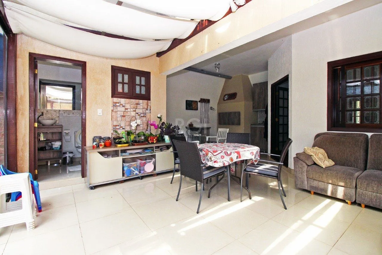 Imagem Casa 4 Suítes e 6 vagas de garagem no bairro Jardim Itu