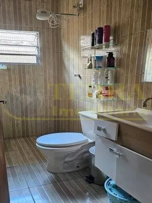 Imagem Terreno com 4 casas em Osasco: 355m², 9m frente, desocupado