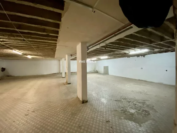 Imagem Salão Comercial de Alto Padrão em Pinheiros: 1 Sala, 2 Banheiros, 2 Vagas de Garagem, 600m² de Área - São Paulo-SP