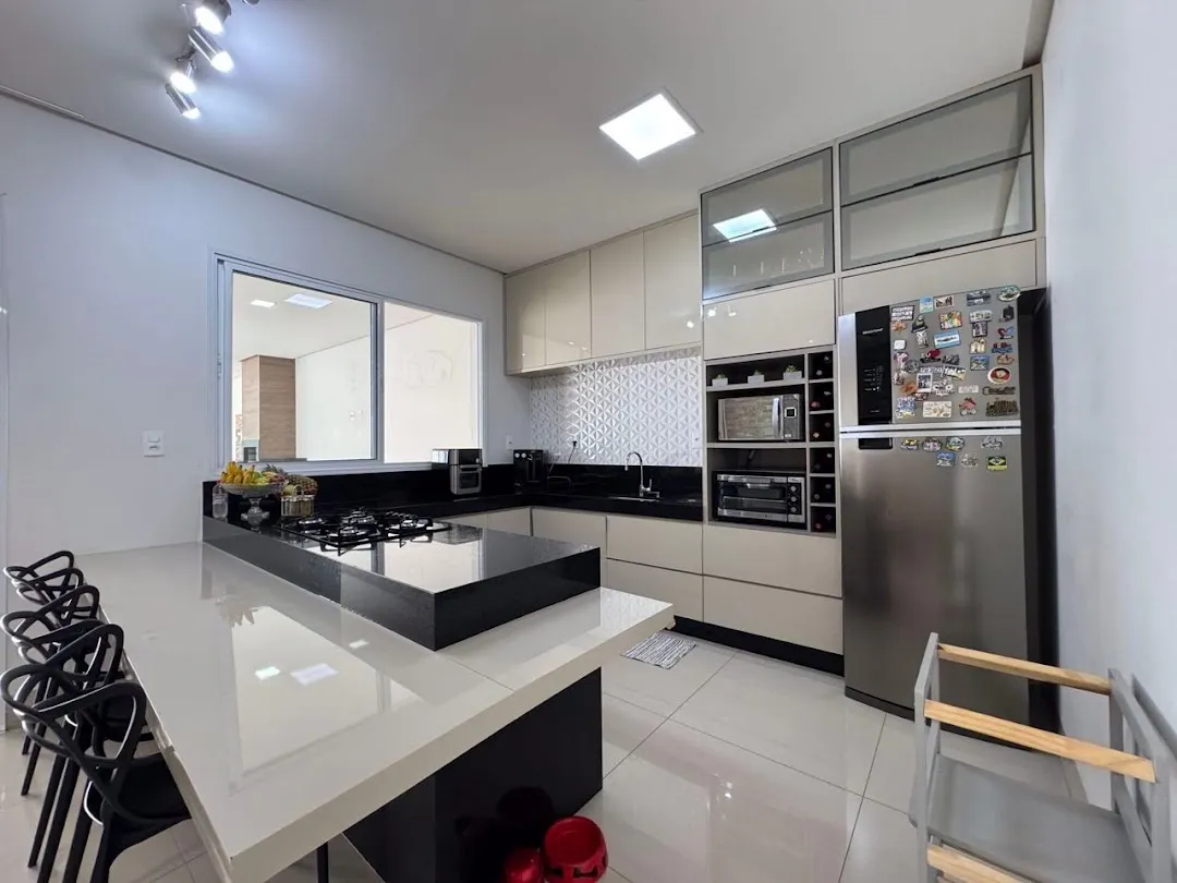 Imagem Casa com 3 dormitórios à venda, 243 m² por R$ 1.290.000,00 - Alto dos Caiçaras - Patos de Minas/MG