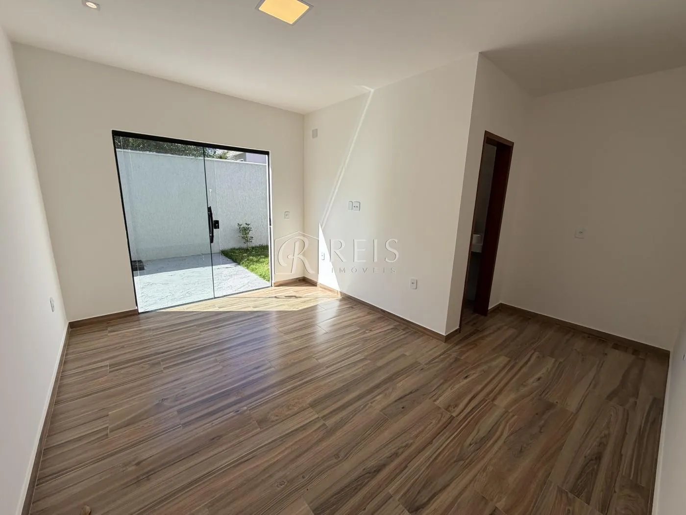 Imagem Casa para Venda em Rio das Ostras, Enseada das Gaivotas, 3 dormitórios, 1 suíte, 2 banheiros, 3 vagas