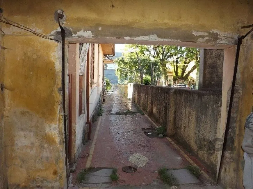 Imagem Amplo terreno com 483,22m² no bairro São Geraldo.