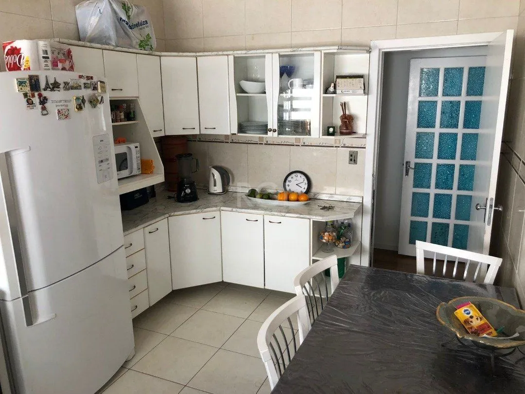 Imagem Casa para Venda com 3 dormitórios, sendo 1 suites e 3 vagas no bairro Guarujá