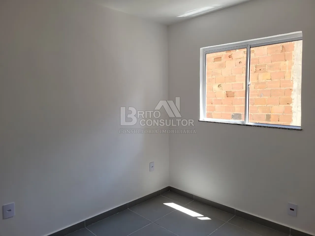 Imagem Vendo Apartamento com 2 Quartos, Varanda e Vaga em Laranjal, São Gonçalo/RJ