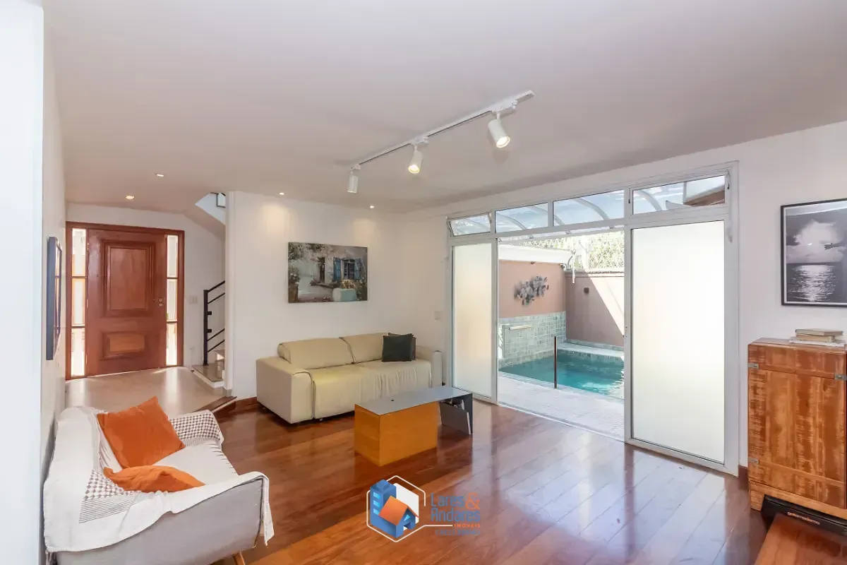 Imagem Casa no condomínio Condomínio Stephanie para venda com 5 quartos, sendo 3 suítes, 315m²