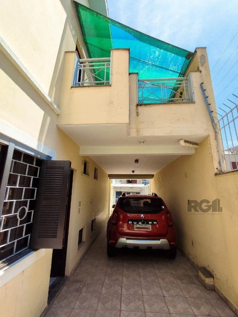 Imagem Excelente casa de 230m² com 4 dormitórios e 3 vagas.