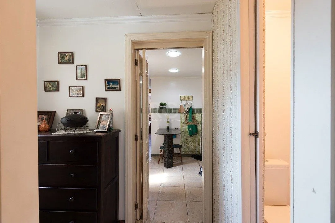 Imagem Casa para Venda - 320m², 5 dormitórios, sendo 2 suites, 3 vagas - Tristeza