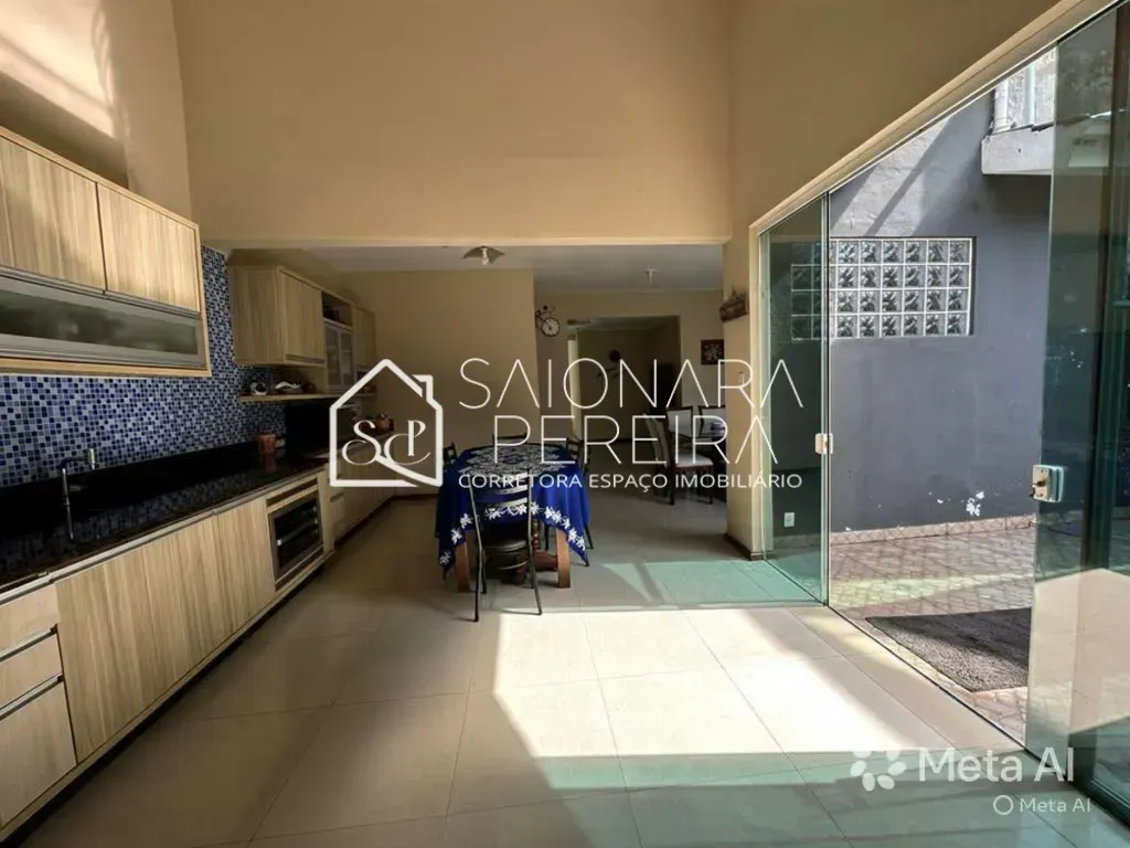 Imagem CASA RESIDENCIAL E COMERCIAL COM GALPÃO OTIMO PARA ESTACIONAMENTO, MORAR E TER SEU NEGOCIO NO MEMSO