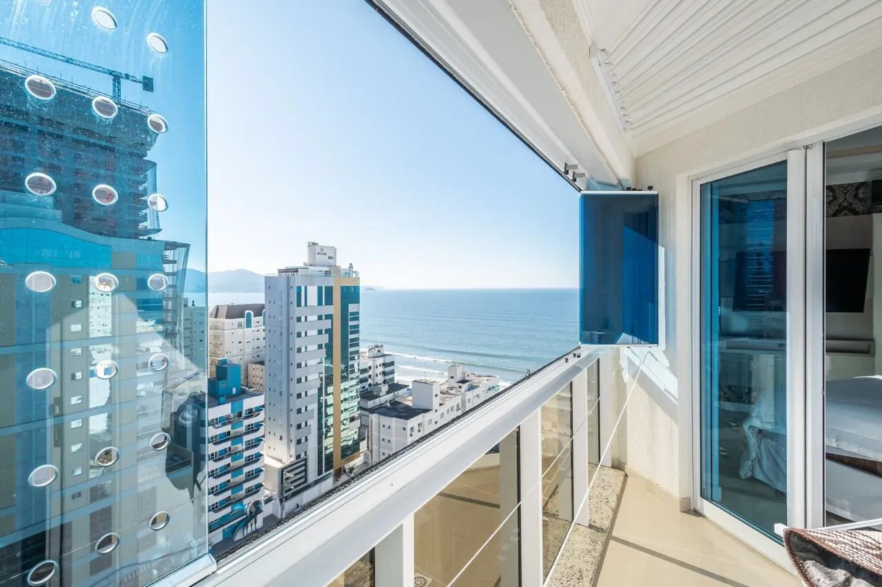 Imagem Apartamento com vista para o mar à venda com 202m2 por R$ 3.900.000,00