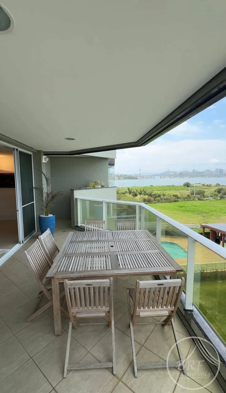 Imagem Apto. Alto Padrão em Coqueiros, Frente Mar com 4 Suítes e 300m² Privativos