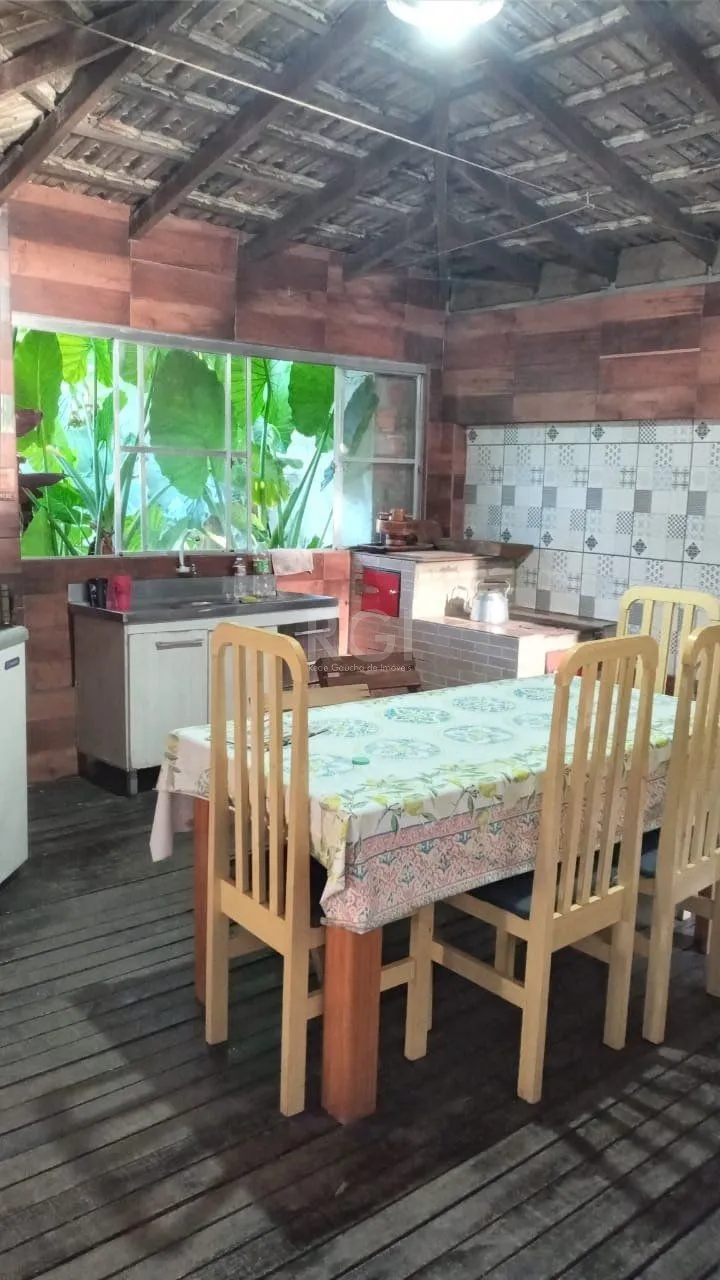 Imagem Casa com 3 dormitórios no bairro Olaria em Canoas