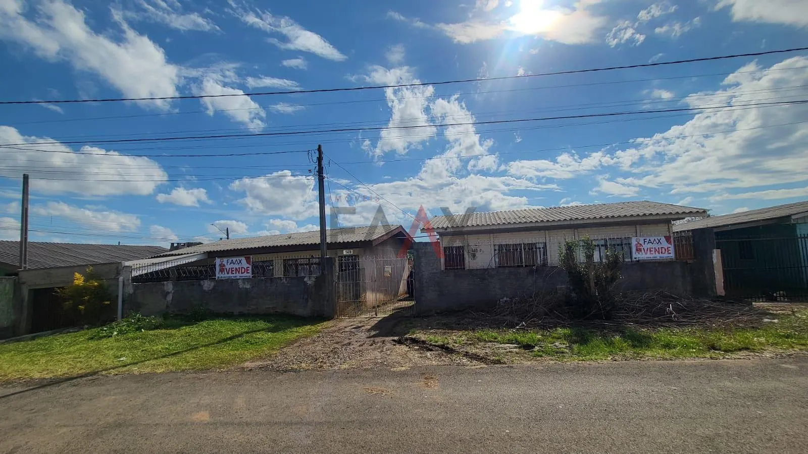 Imagem Terreno à venda com Duas casas - Ideal para Morar e Investir