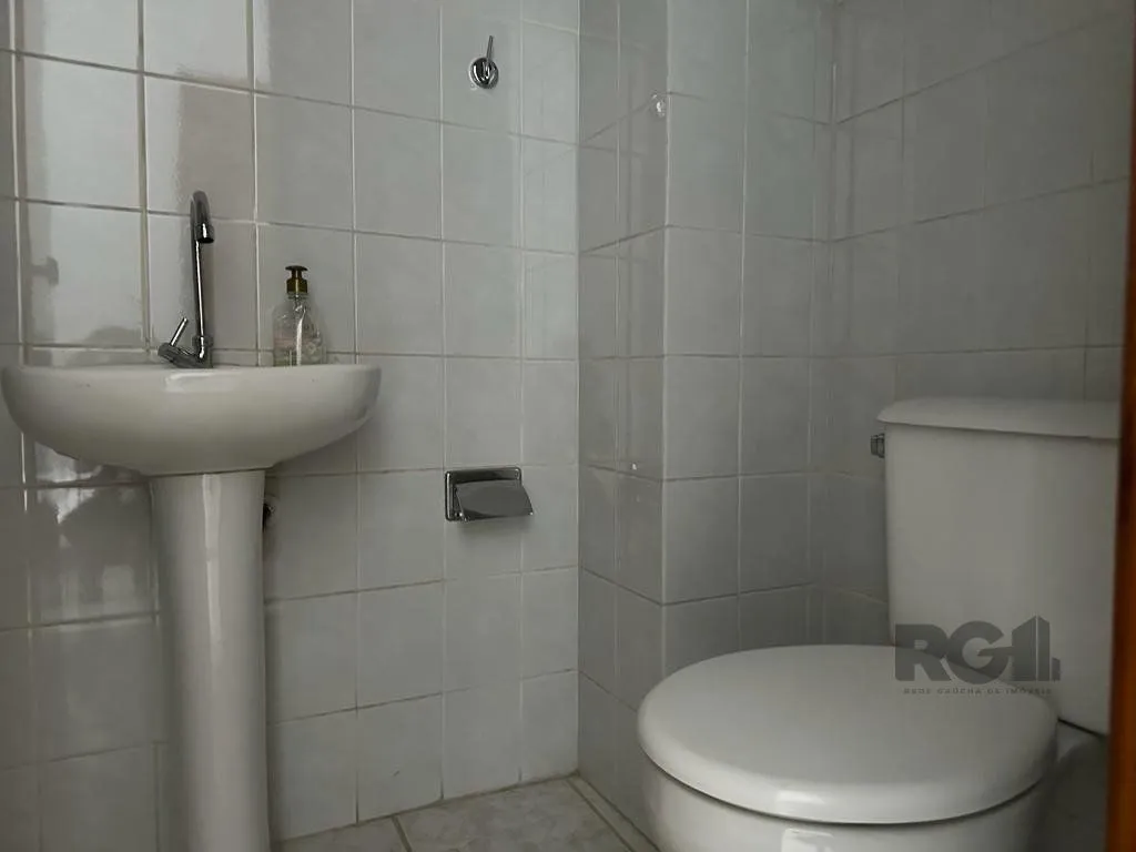 Imagem Prédio comercial com 02 lojas e 06 salas no bairro Jardim Itu, Porto Alegre/RS