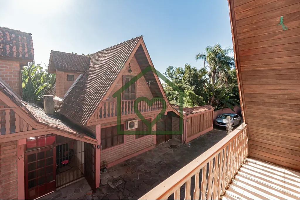 Imagem Charmosa casa em estilo cabana rústica, com 3 dormitórios e 2 banheiros, ideal para quem busca con...