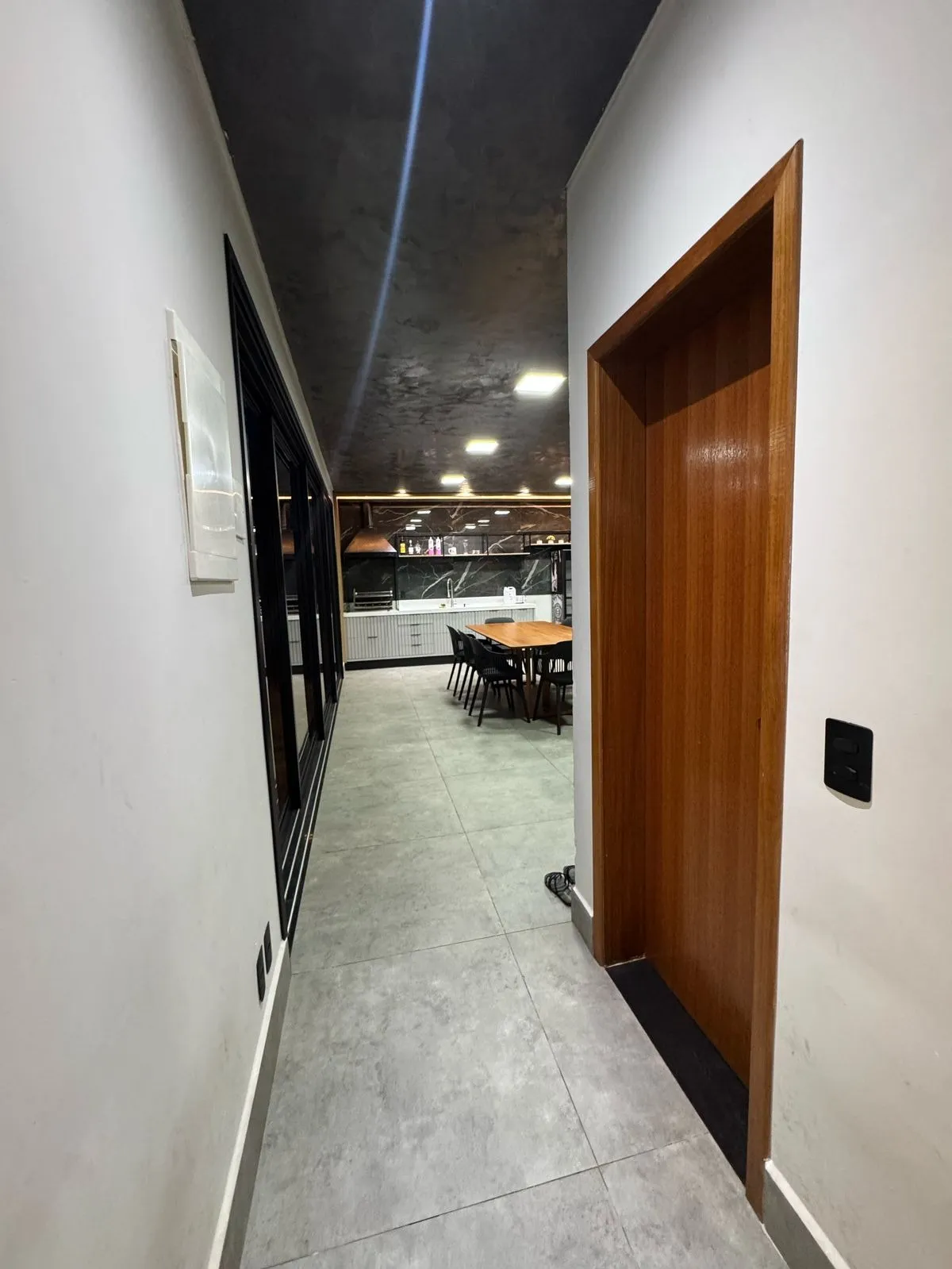 Imagem Luxuoso Sobrado de Alto Padrão no Condomínio Campos do Conde ? Totalmente Mobiliado!