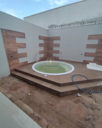 Imagem Casa em Guaratuba a 250 metros do mar contendo 3 quartos sendo 1 suite, semi-mobiliada.