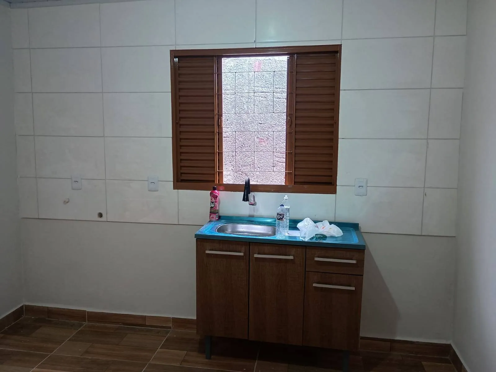 Imagem Casa de um quarto no barro lixeira
