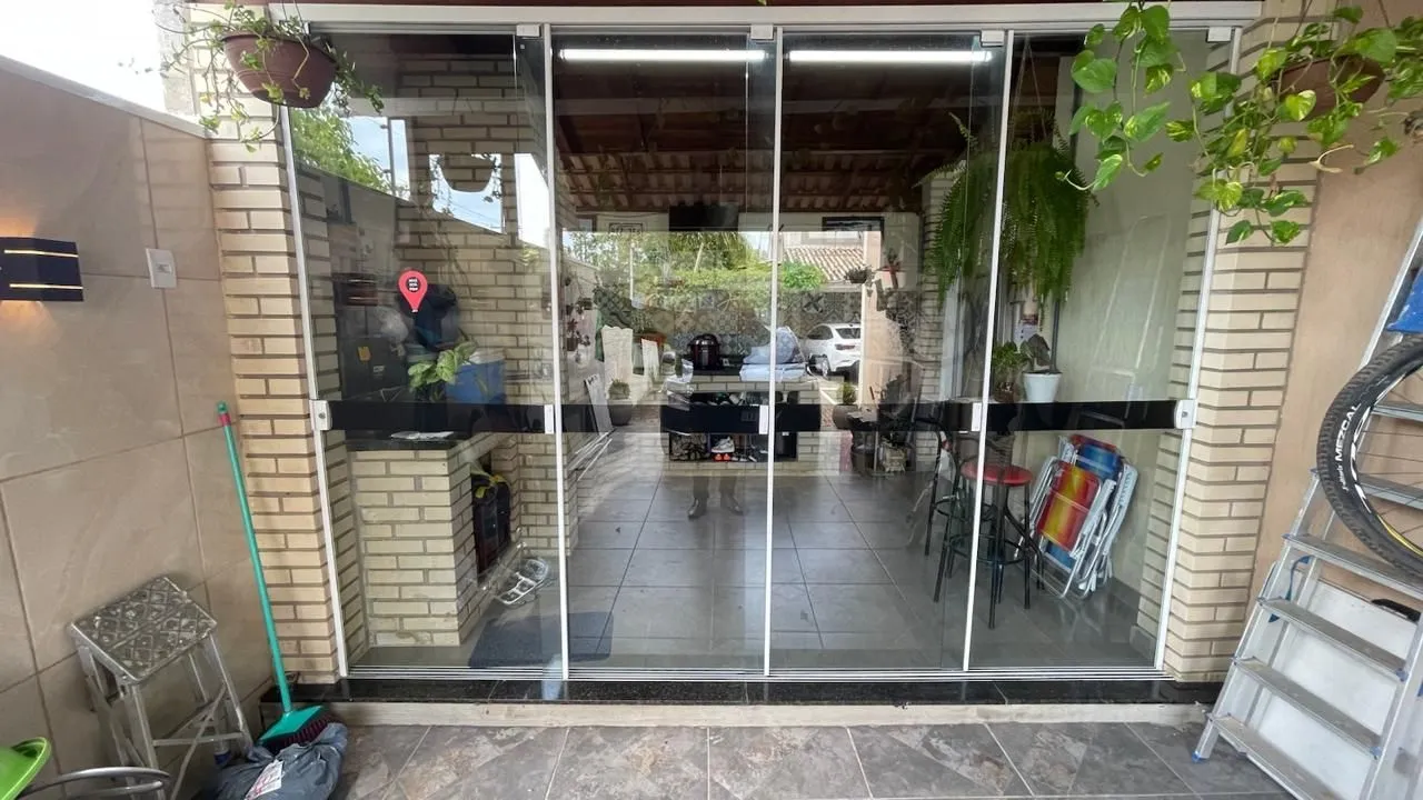Imagem Casa com 3 dormitórios no bairro Humaitá