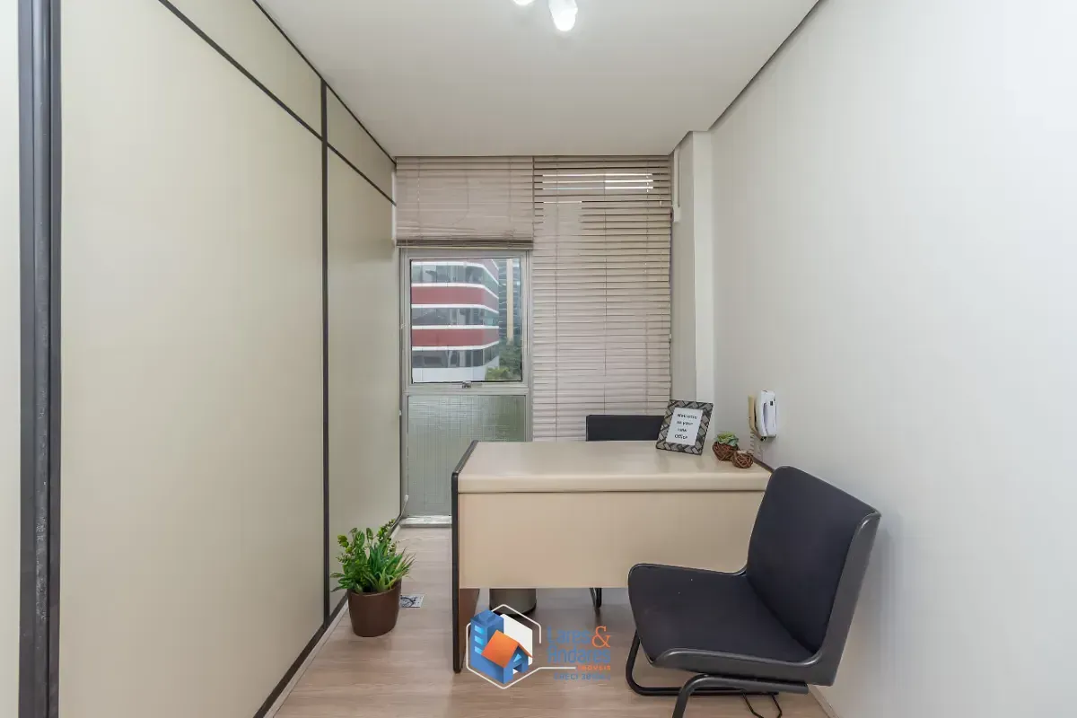 Imagem Conjunto comercial para venda em Cerqueira César, 82m²