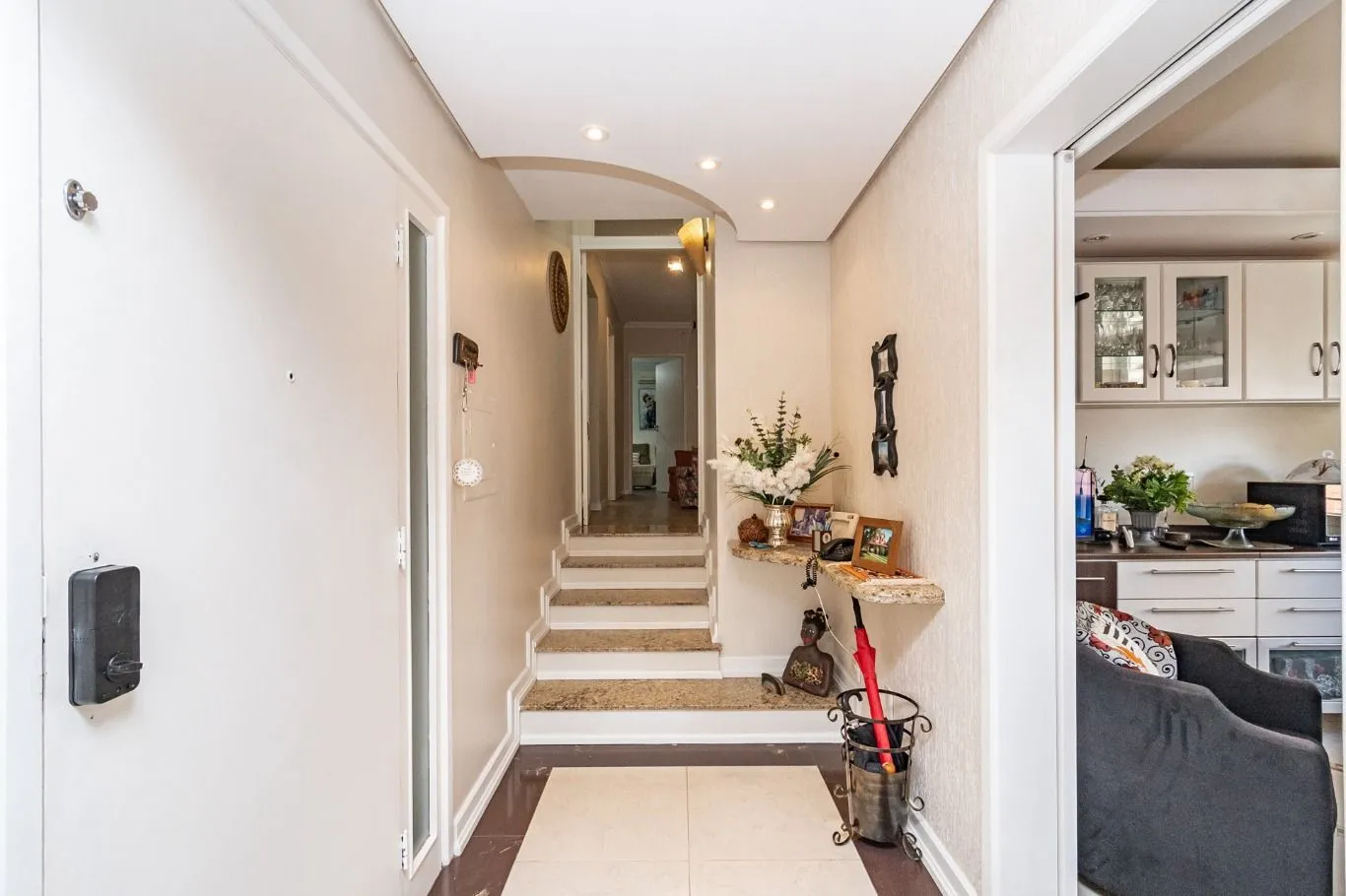 Imagem Vende-se apartamento com 3 quartos (1 suíte), 133 m² e 1 vaga - Petrópolis