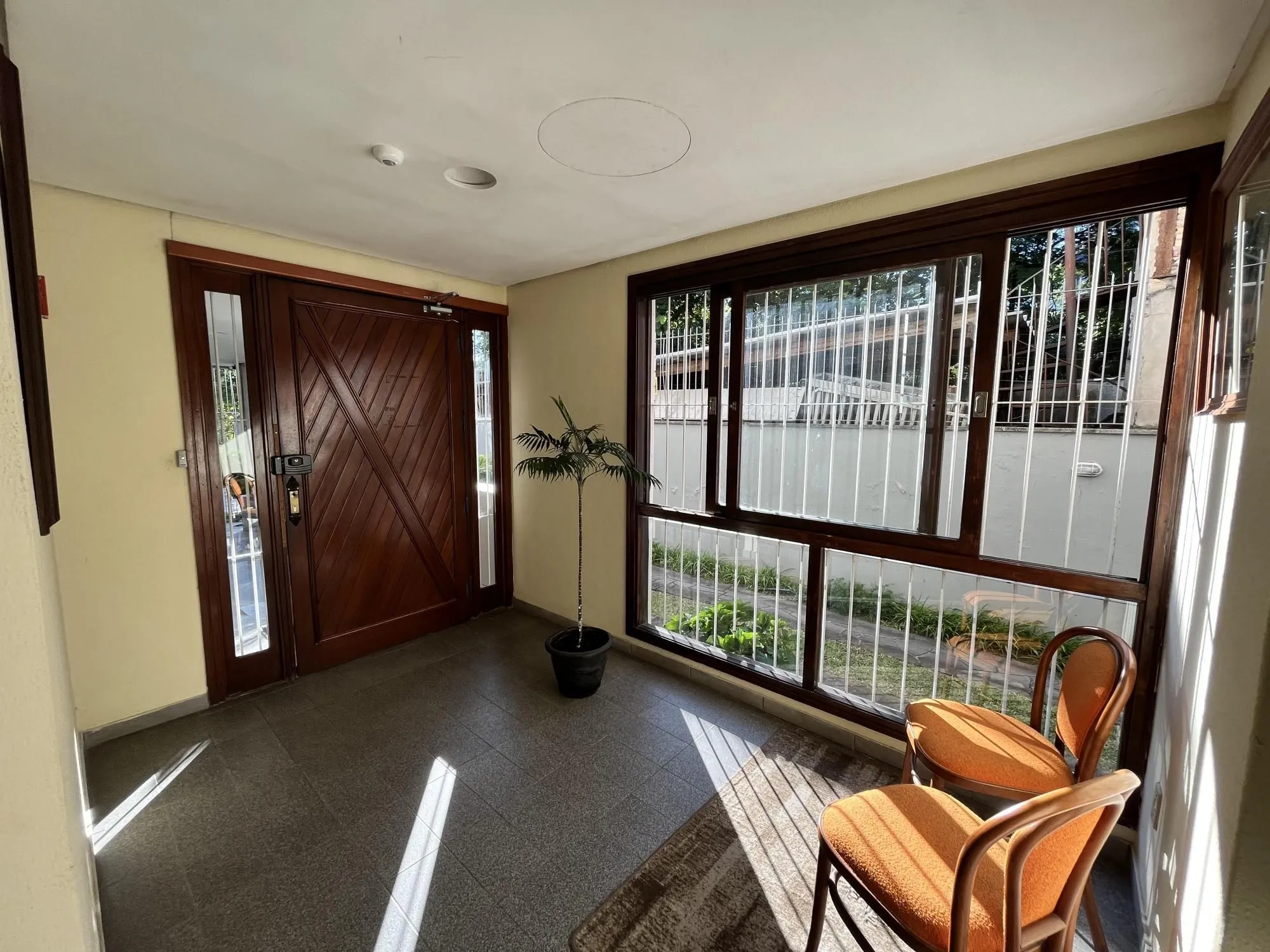 Imagem Apartamento de 2 quartos, suíte e 1 vaga de garagem no bairro Santana em POA/RS