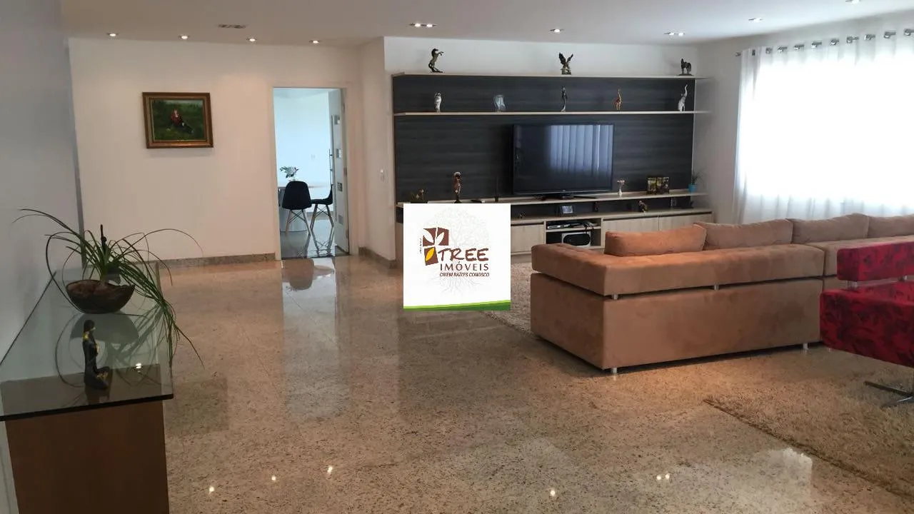 Imagem VENDA DE CASA TÉRREA NO CONDOMÍNIO MONTEREY VILLE, EM MOGI DAS CRUZES, 700m² com 4 quartos, 2 suítes, piscina, churrasqueira e 4 vagas. CONSULTE-NOS.
