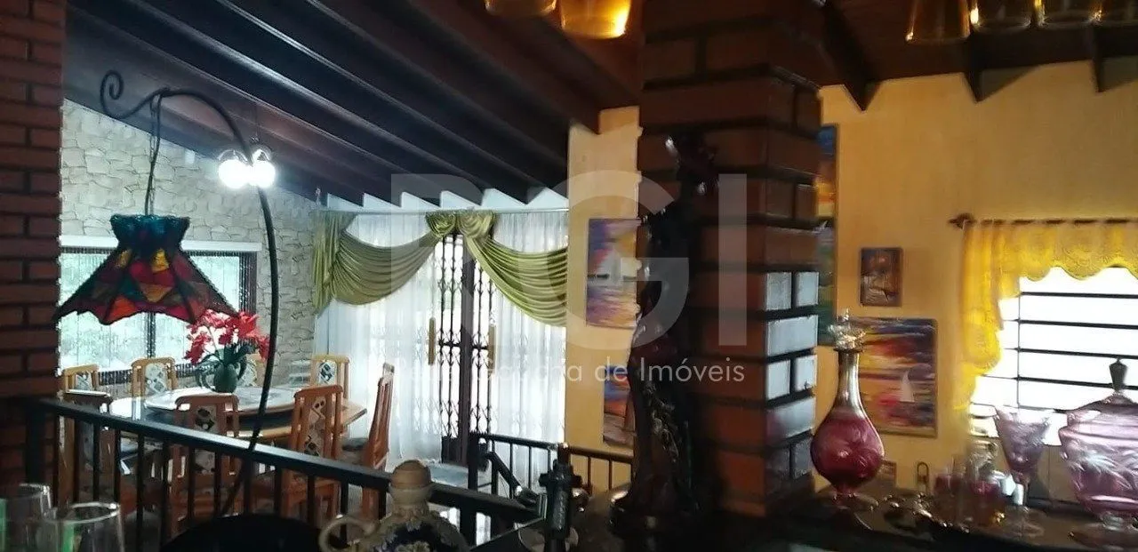 Imagem Casa para Venda - 750m², 6 dormitórios, sendo 3 suites, 4 vagas - Partenon