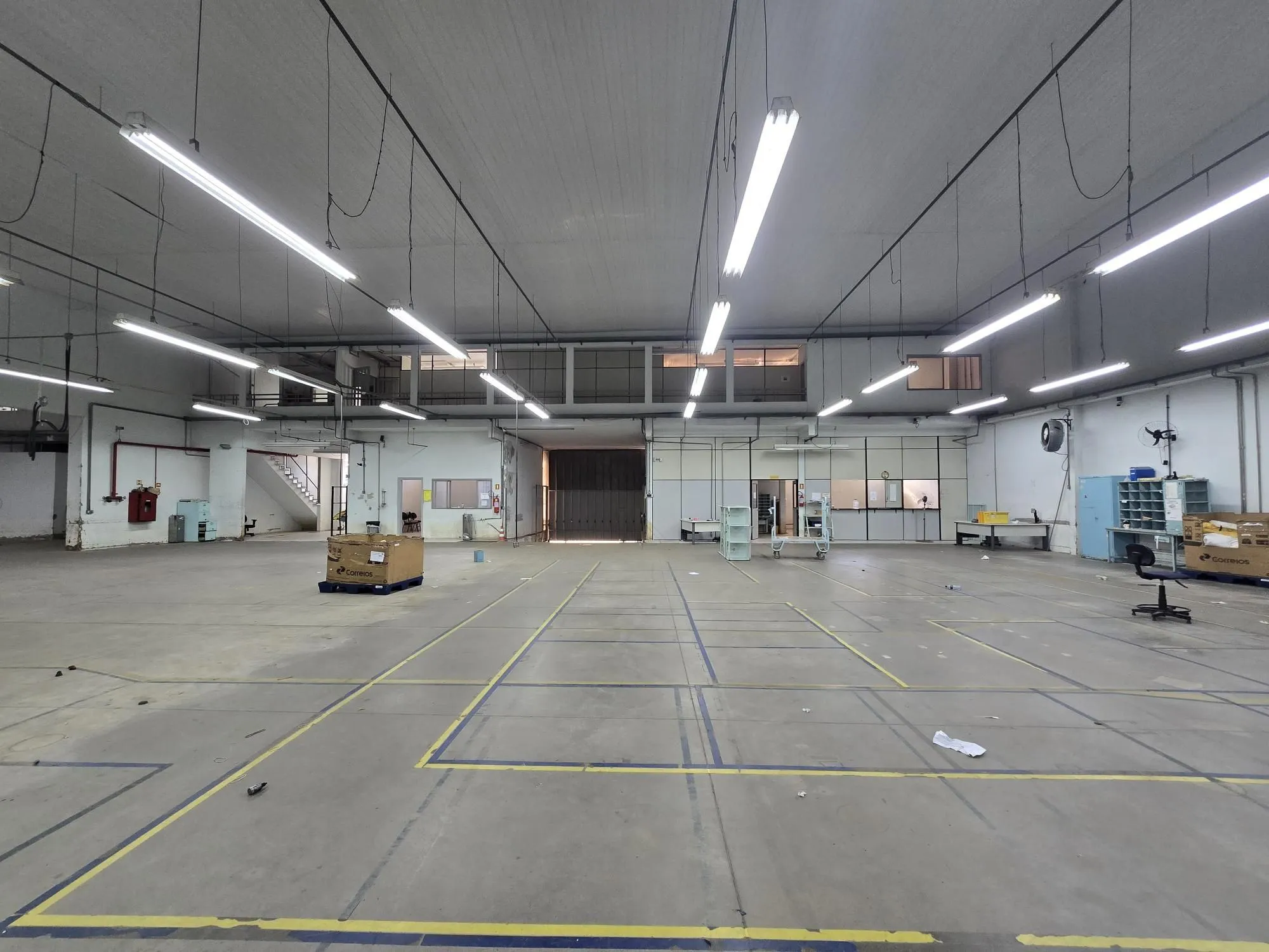 Imagem Galpão Logístico 2.000 m² com Doca e Pé-Direito Alto - Localização Estratégica