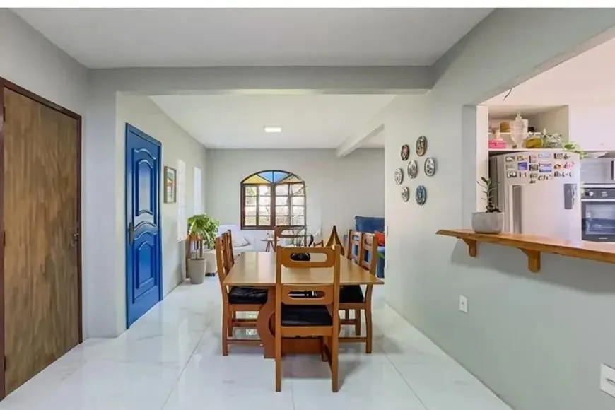 Imagem Casa térrea com 4 dormitórios, suíte e 2 vagas.