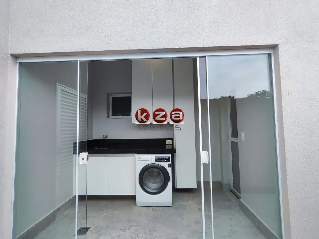 Imagem Imperdível! LInda Casa em condomínio na cidade de Valinhos-SP, : 3 quartos, 1 suíte, 2 salas, 2 banheiros, 2 vagas de garagem, 210m².