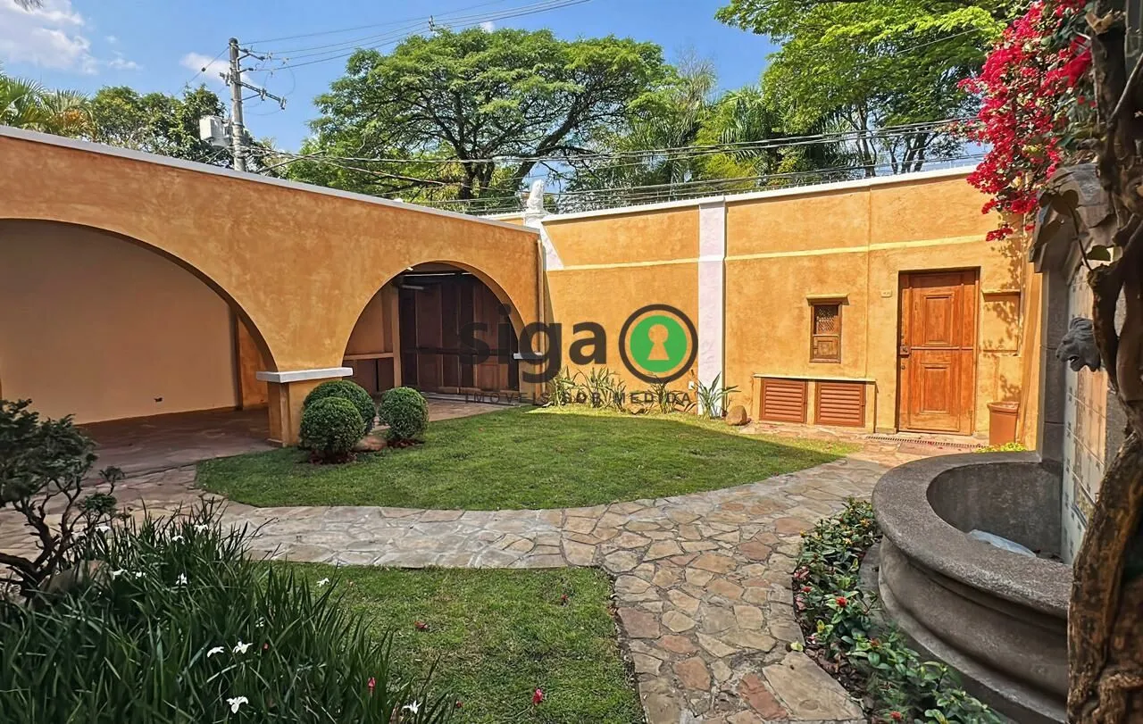 Imagem Casa Assobradada no Jardim Europa, com 3 suítes, Mobiliado, 2 vagas, para Venda ou locação.