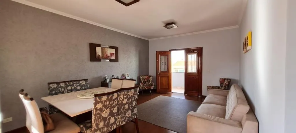 Imagem Casa Sobrado Mobiliada, com Salão Comercial de 70m² com estrutura para Restaurante/Pizzaria
