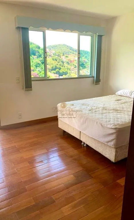 Imagem Casa em Condomínio para Venda em Teresópolis / RJ no bairro Agriões