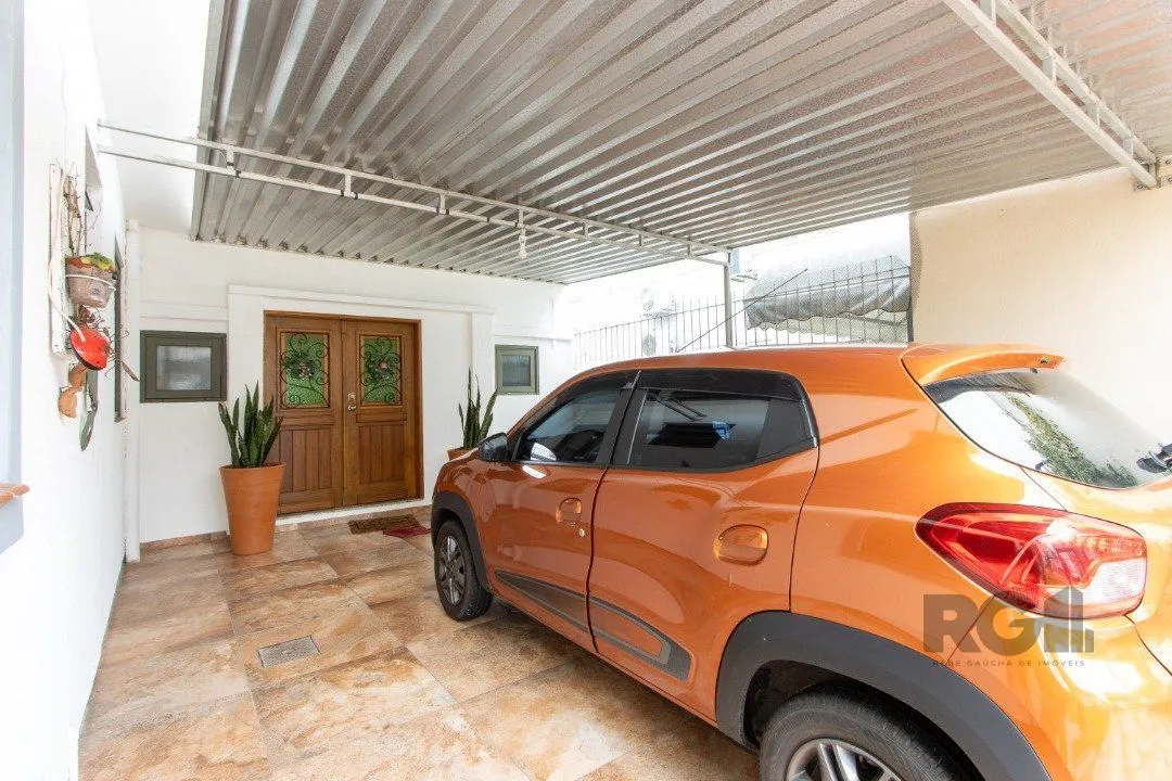 Imagem Casa térrea, 3 quartos, edícula, com 2 suites, pátio - Bairro Guarujá