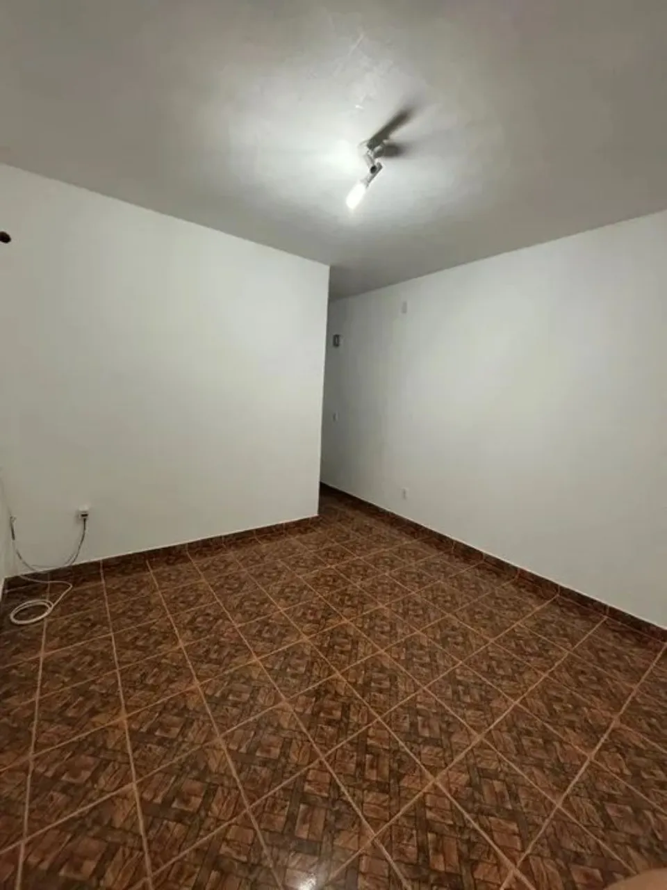 Imagem Casa comercial para locação em Sorocaba-SP na Vila Trujillo: 3 quartos, 1 suíte, 1 sala, 2 banheiros, 138m² de área.