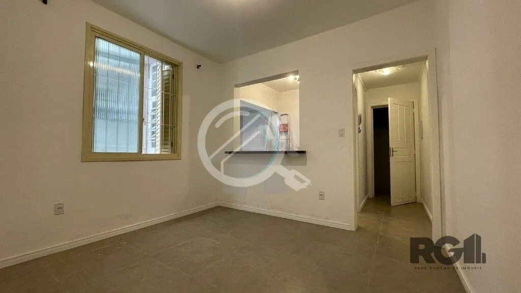 Apartamento de 1 dormitório totalmente reformado na charmosa Cidade Baixa. Este imóvel oferece um ...