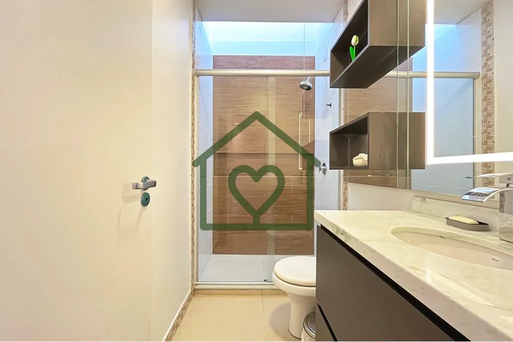 Imagem Este belo sobrado de 96m² oferece 3 dormitórios, incluindo 1 suíte com sacada. 
 A área social c...