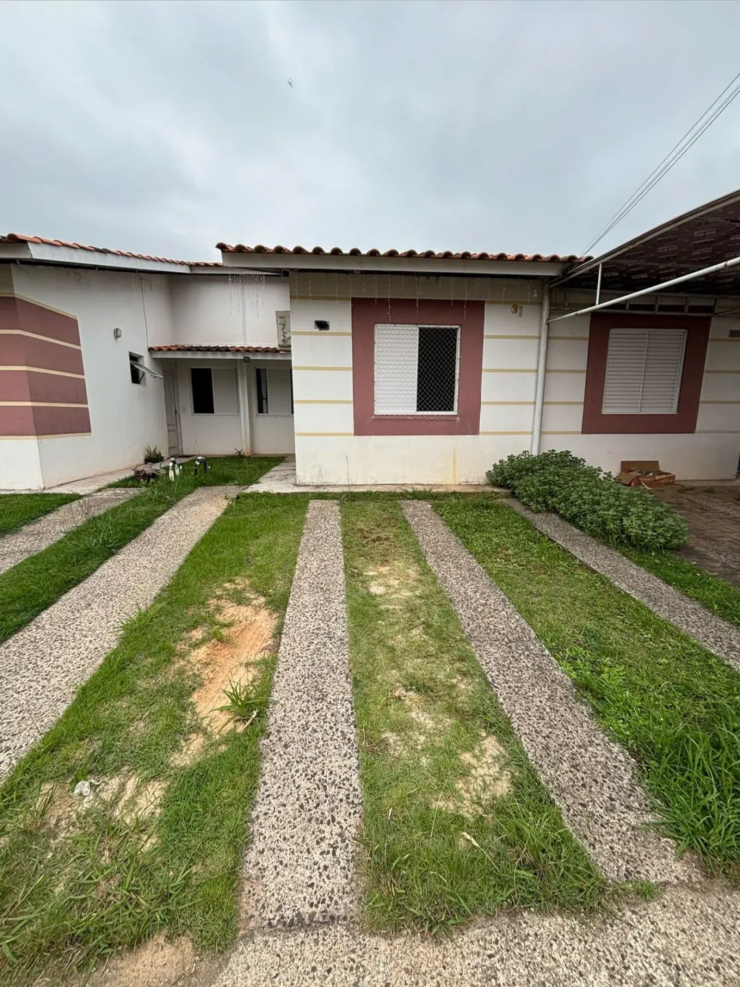 Casa em condomínio semi-mobiliada!