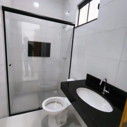 Imagem Casa De 2/4 Com Suite Om Quintal Grande E Otimo Acabamento No Parque Montreal