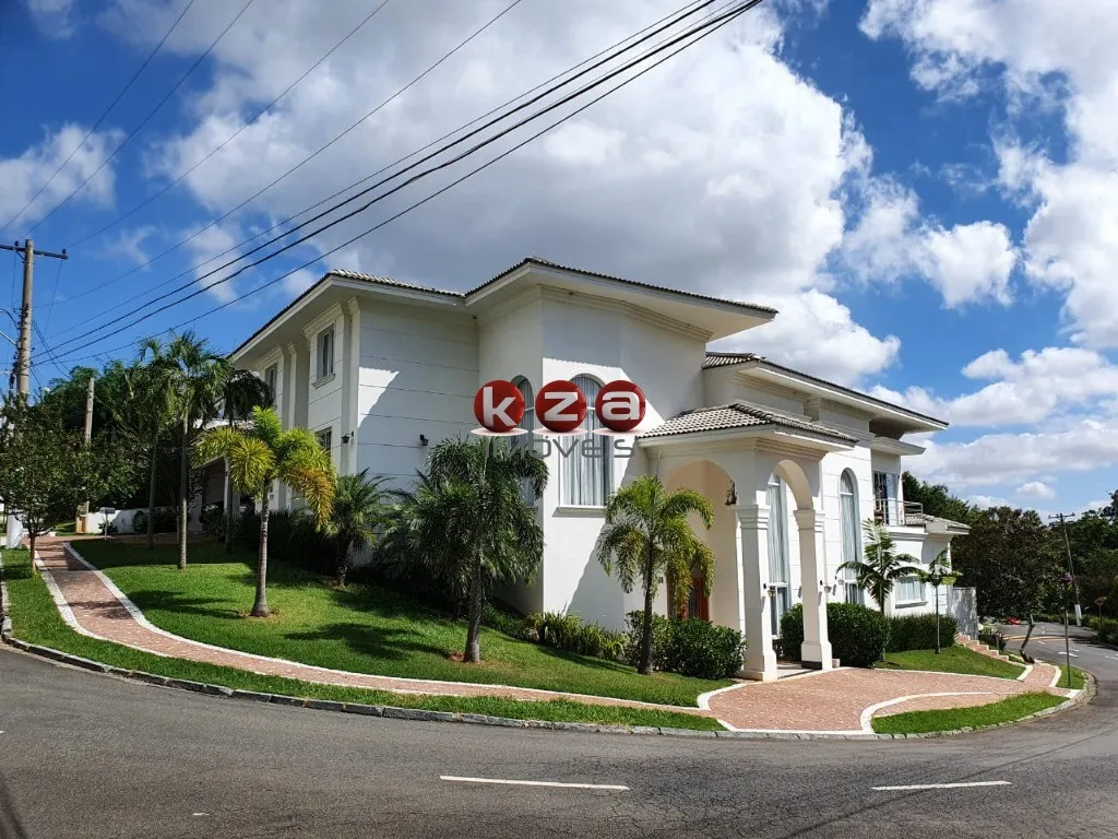 Foto do imóvel Casa de luxo no Condomínio Portal do Lago: 4 suítes, 3 salas, 7 banheiros, 2 vagas, 541m² em Valinhos-SP. Venda ou locação.
