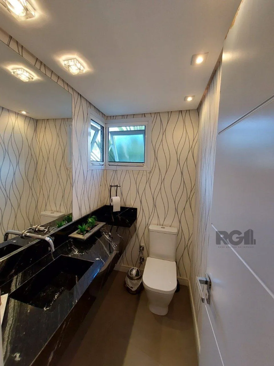 Imagem Casa para Venda - 296m², 3 dormitórios, sendo 1 suites, 3 vagas - Vila Nova, Poa
