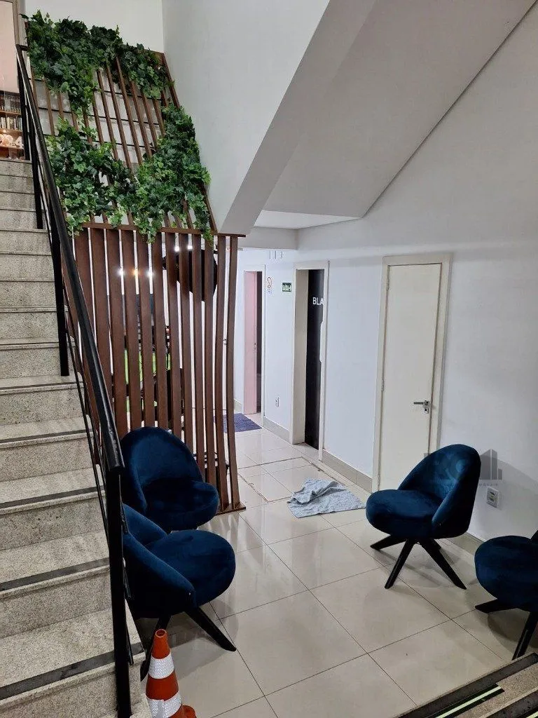 Imagem casa misto -7 salas - 325,12 m² - Menino Deus