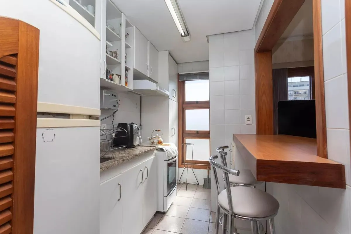 Imagem Apartamento de 2 dorm./ na Av. Independência, / Em frente ao Complexo Hospitalar Santa Casa e próximo à UFRGS.