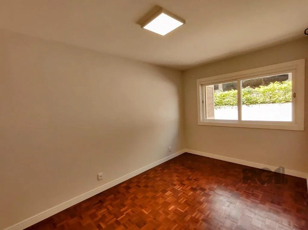 Imagem Apartamento semi mobiliado, 67m², 2 dormitórios, 1 vaga no bairro Petrópolis