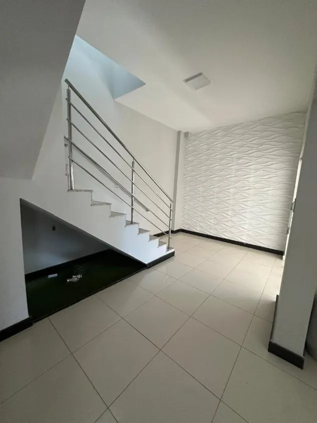 Imagem VENDE-SE EXCELENTE CASA EM ARAÚJOS/MG ( R$ 1.200.000,00 )