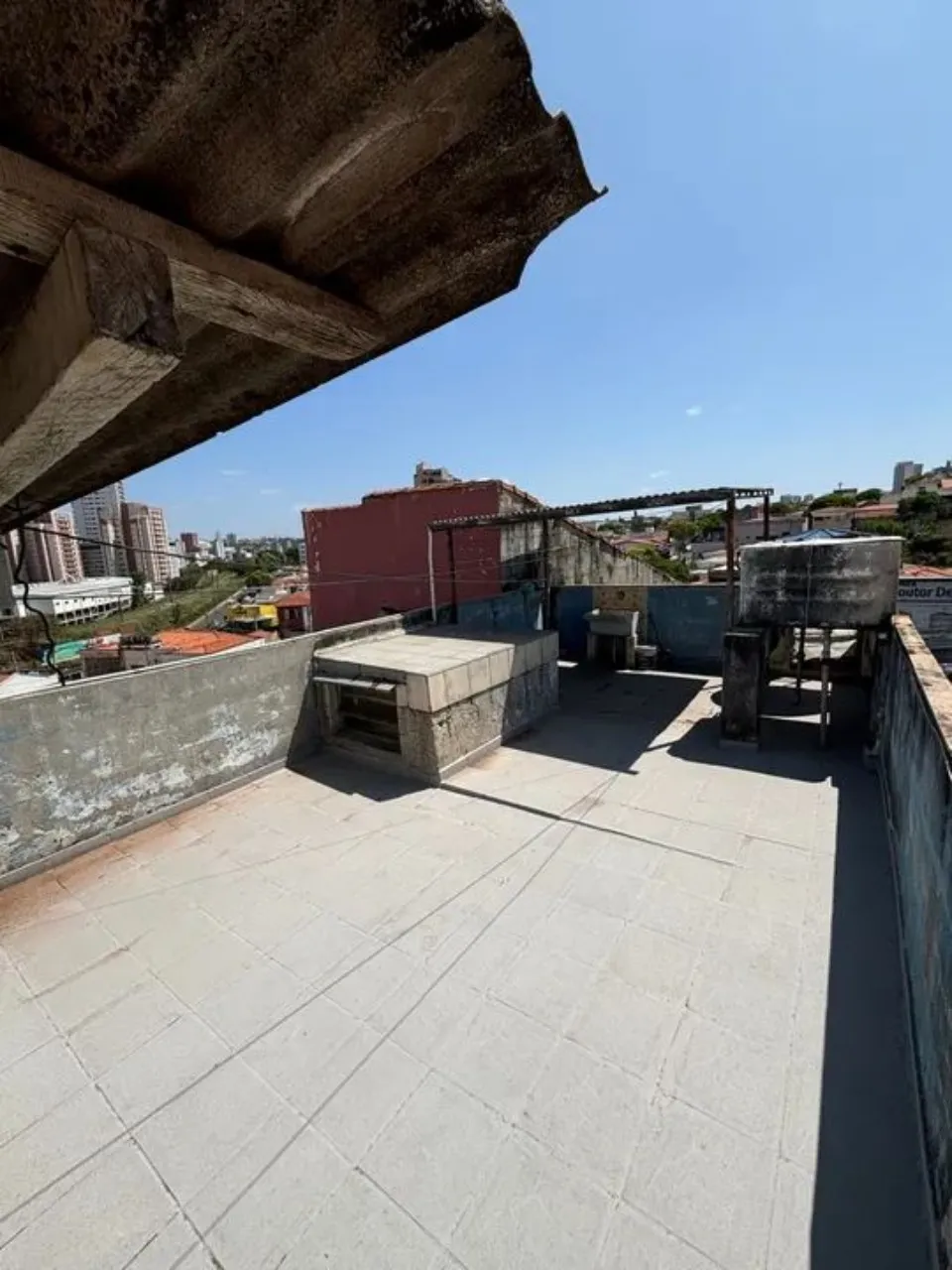 Imagem Casa comercial para locação em Sorocaba-SP na Vila Trujillo: 3 quartos, 1 suíte, 1 sala, 2 banheiros, 138m² de área.