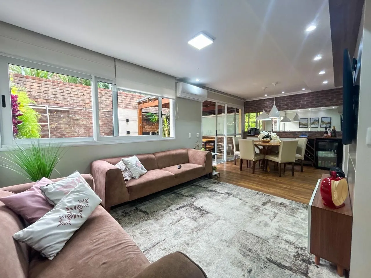 Imagem Casa em Condomínio com 03 quartos, 01 suíte e 02 vagas cobertas - Teresópolis
