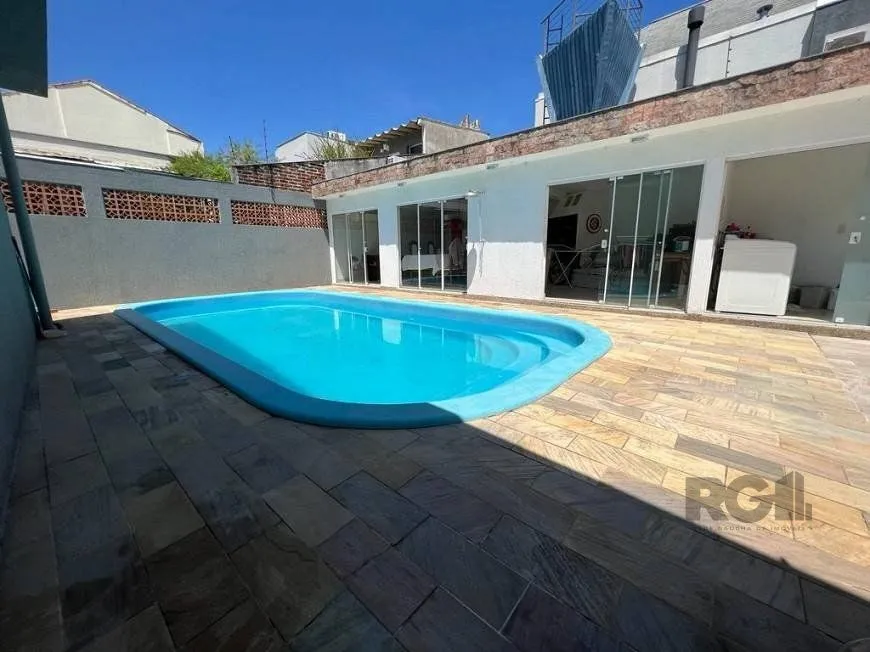 Imagem Casa 221m² - 3 dormitórios, 1 suíte, 4 vagas de garagem no bairro Vila Assunção